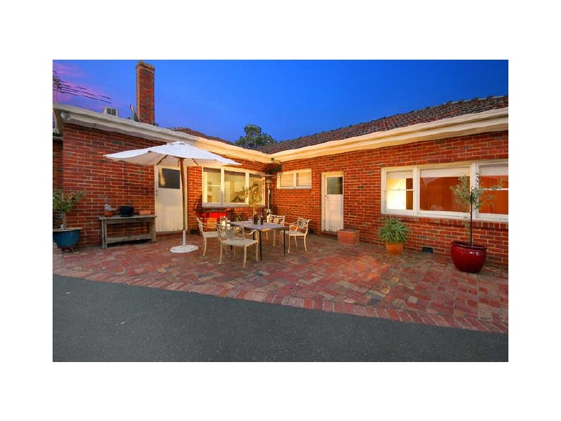 16 Cumberland Road, Pascoe Vale South VIC 3044