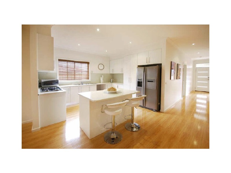 16 Songbird Crescent, South Morang VIC 3752