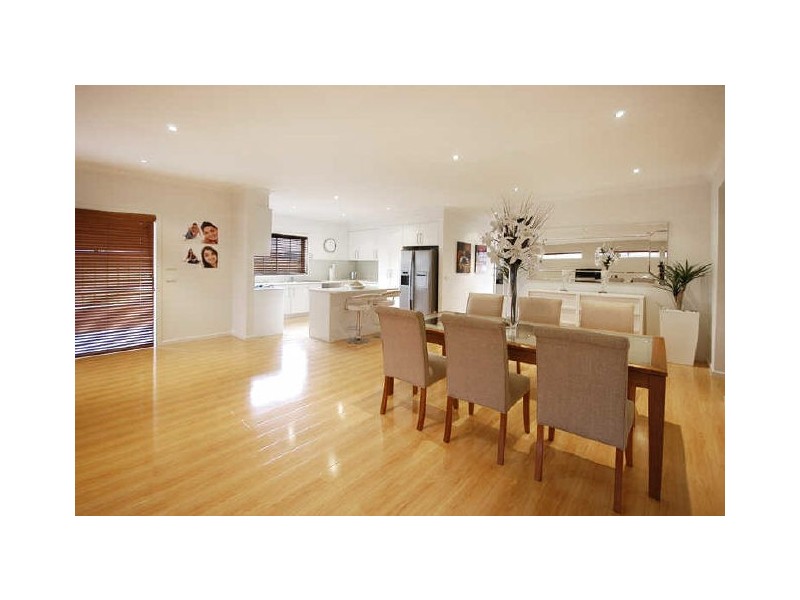 16 Songbird Crescent, South Morang VIC 3752