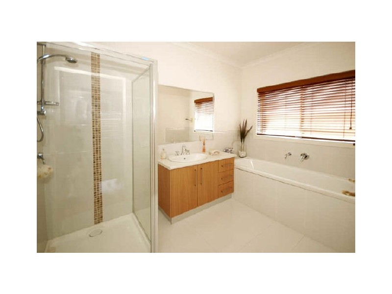 16 Songbird Crescent, South Morang VIC 3752