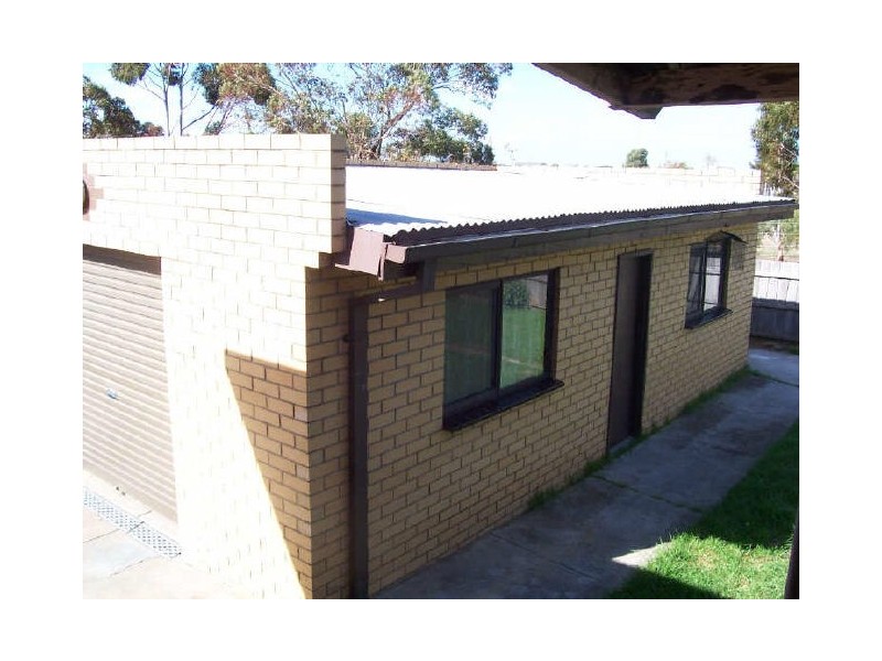 33 Melaleuca Drive, Thomastown VIC 3074