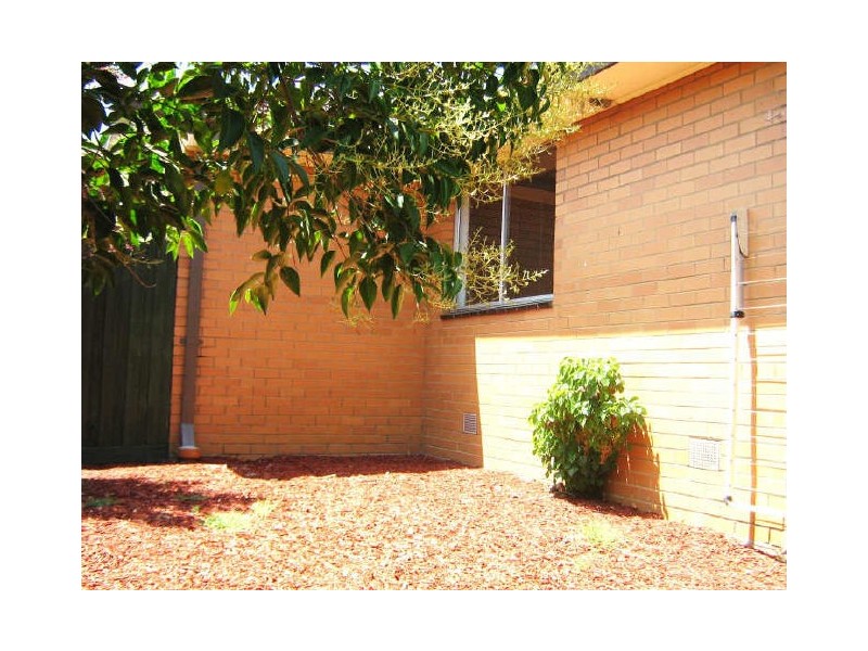 3/82 Henty Street, Reservoir VIC 3073