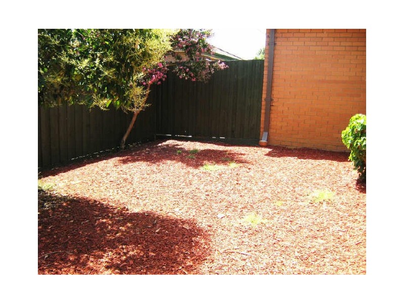 3/82 Henty Street, Reservoir VIC 3073