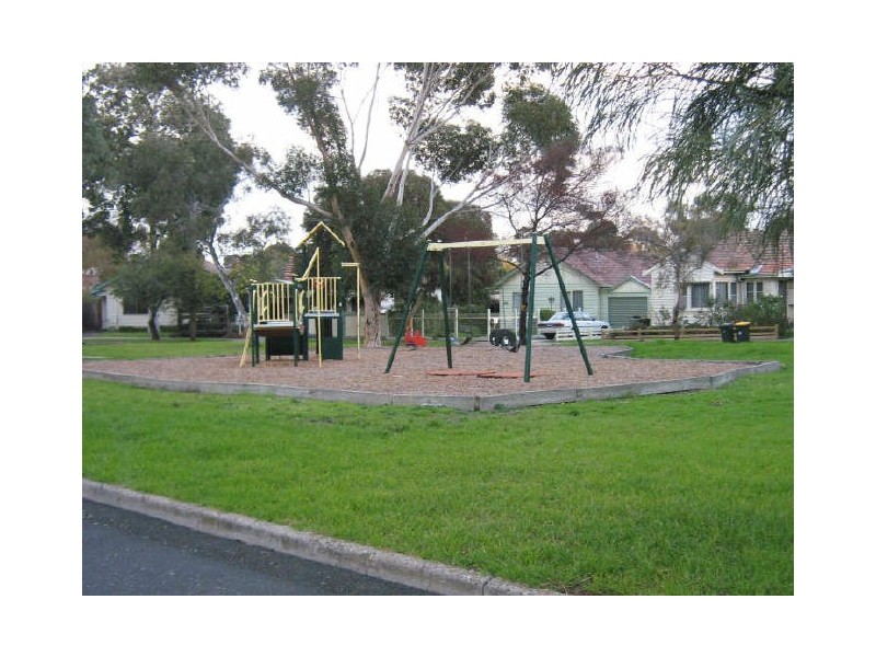 2 Hutchison Place, Coburg VIC 3058