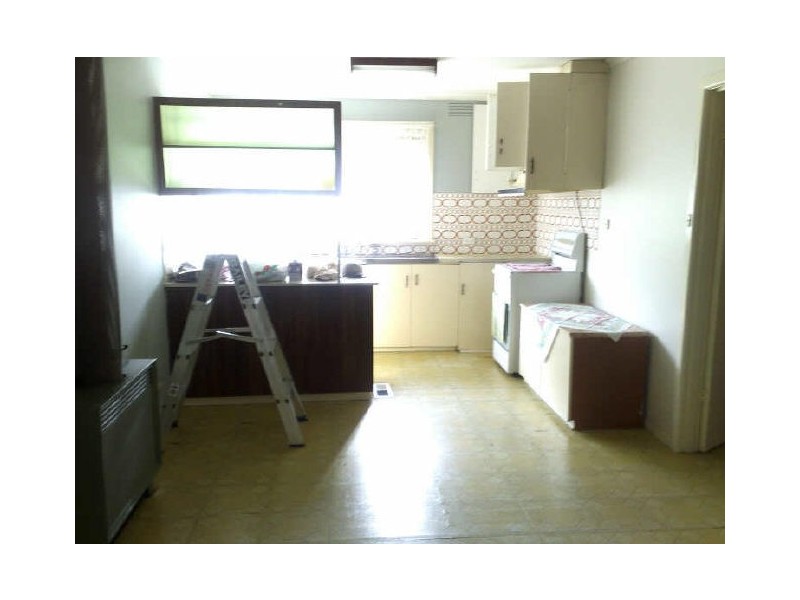 6 Chenies Street, Reservoir VIC 3073