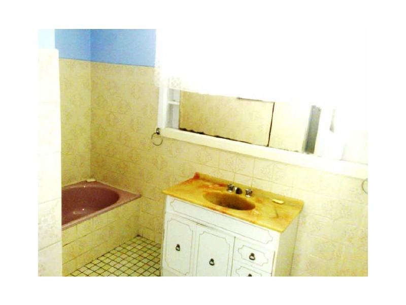 6 Chenies Street, Reservoir VIC 3073