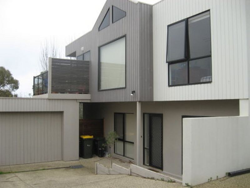 2/82 Fischer Street, Torquay VIC 3228