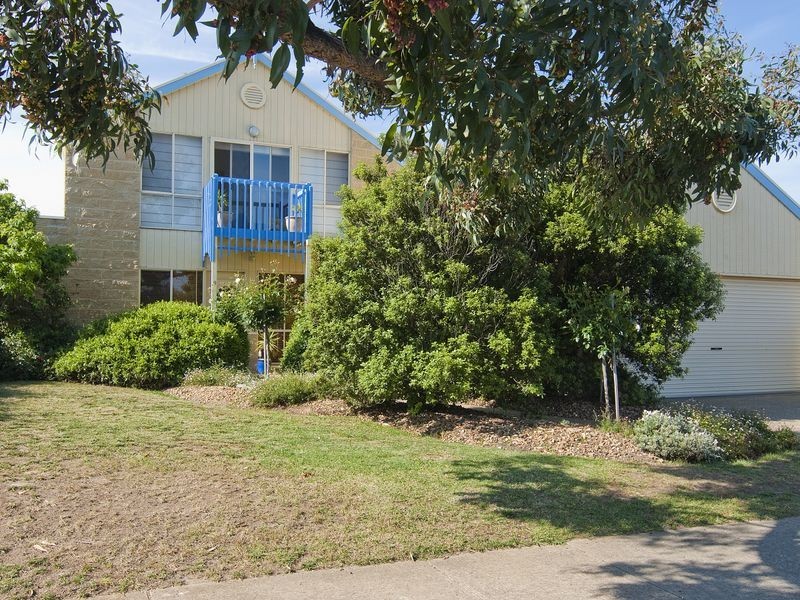 9 Boscarne  Avenue, Torquay VIC 3228