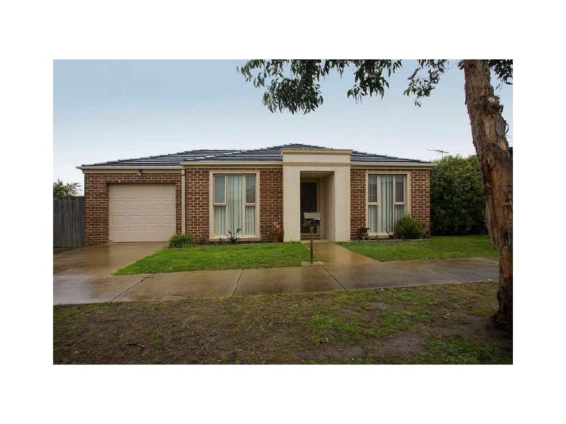 2a Boscarne Avenue, Torquay VIC 3228