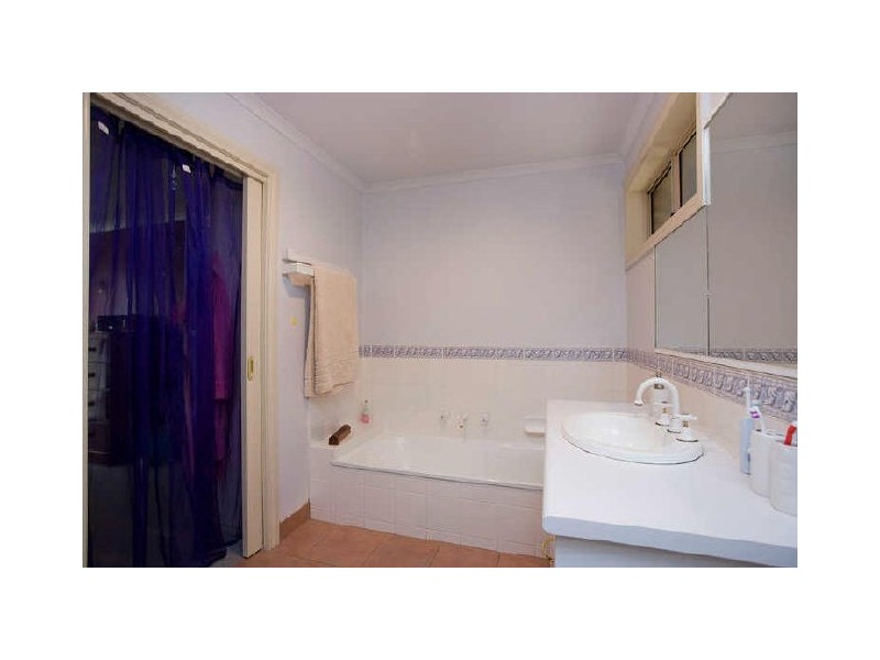 2a Boscarne Avenue, Torquay VIC 3228