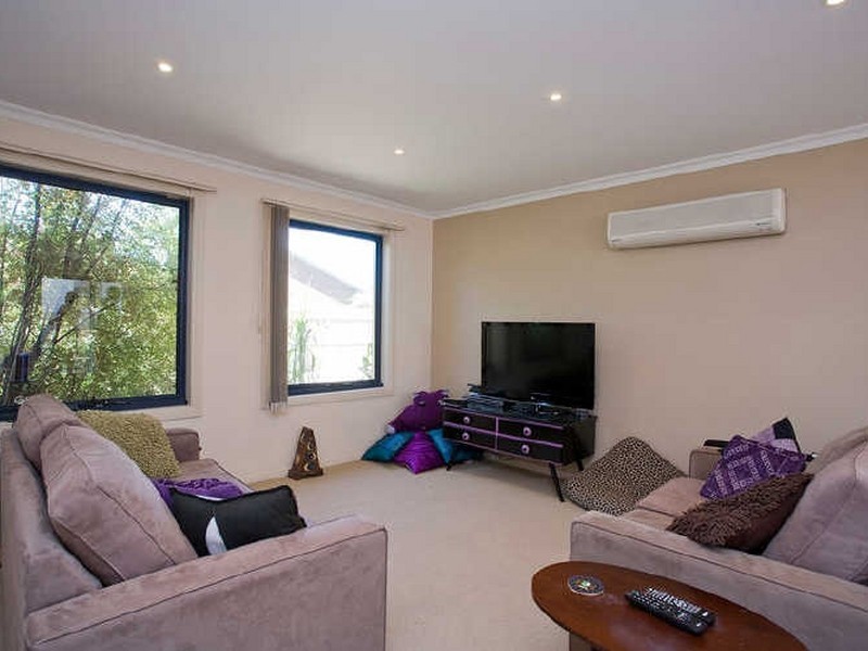 2/70 Geelong Road, Torquay VIC 3228