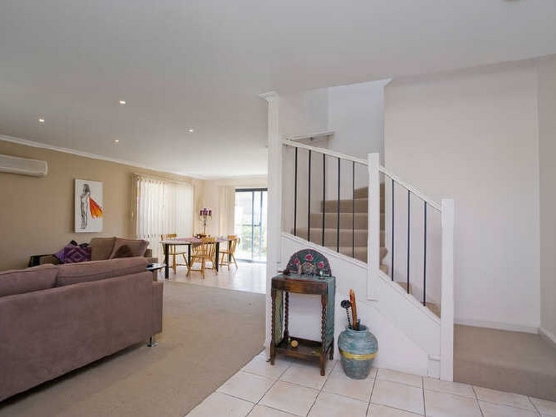 2/70 Geelong Road, Torquay VIC 3228