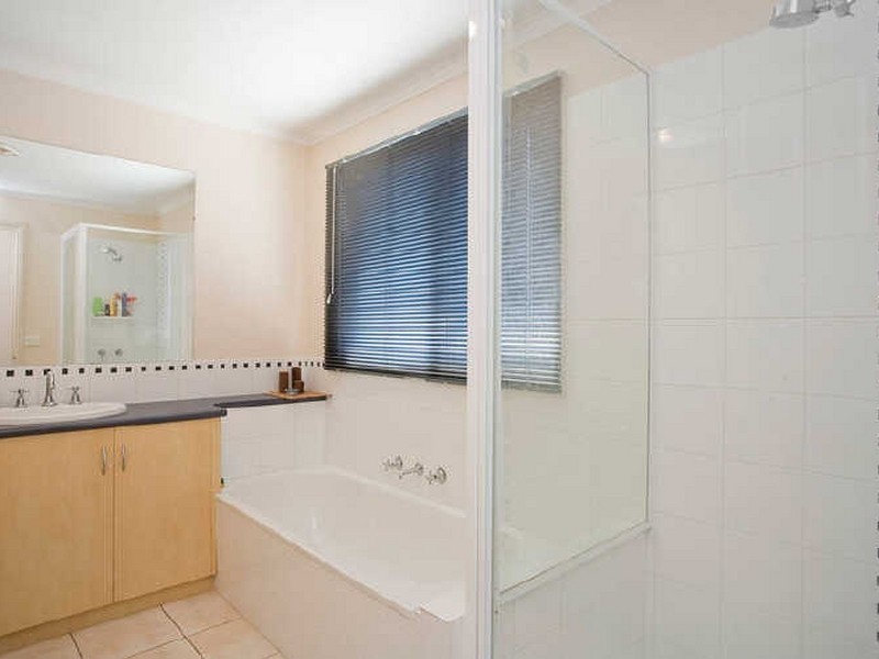 2/70 Geelong Road, Torquay VIC 3228