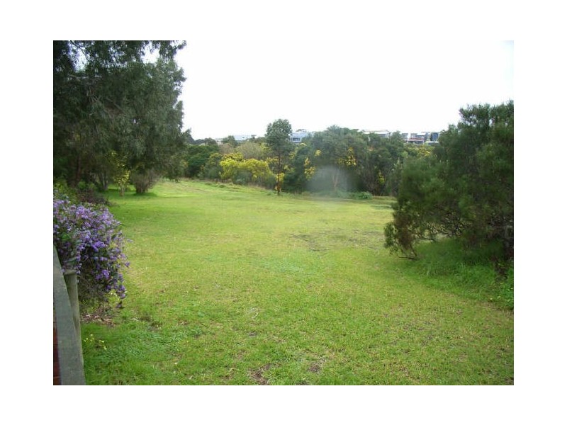 8 Parkside Crescent, Torquay VIC 3228