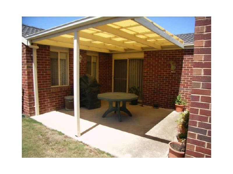 2/12 Meadowvale Drive, Grovedale VIC 3216