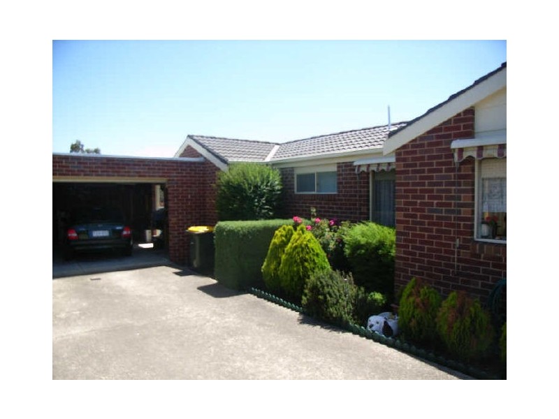 2/12 Meadowvale Drive, Grovedale VIC 3216