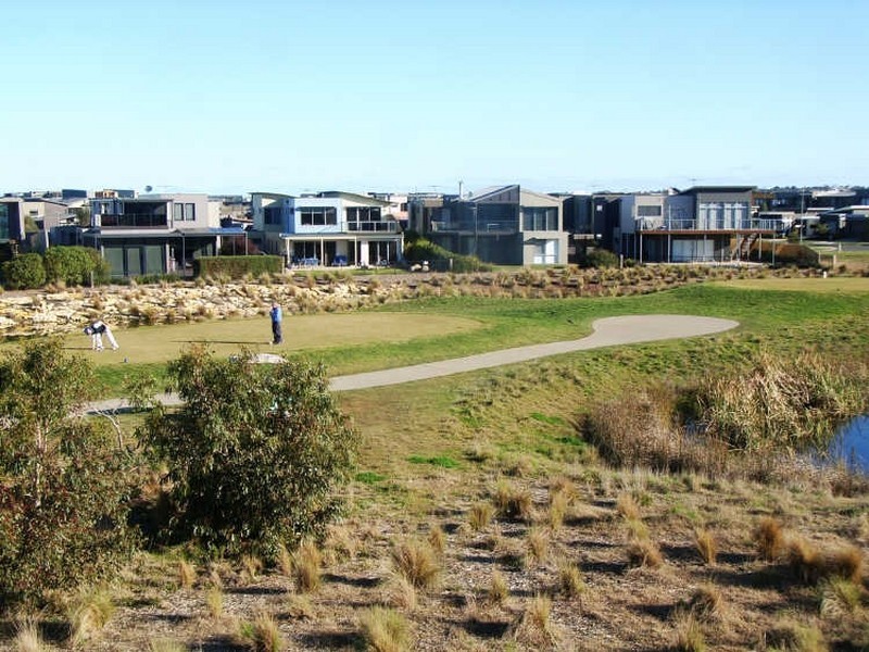 8 Loch Lomond Crescent, Torquay VIC 3228