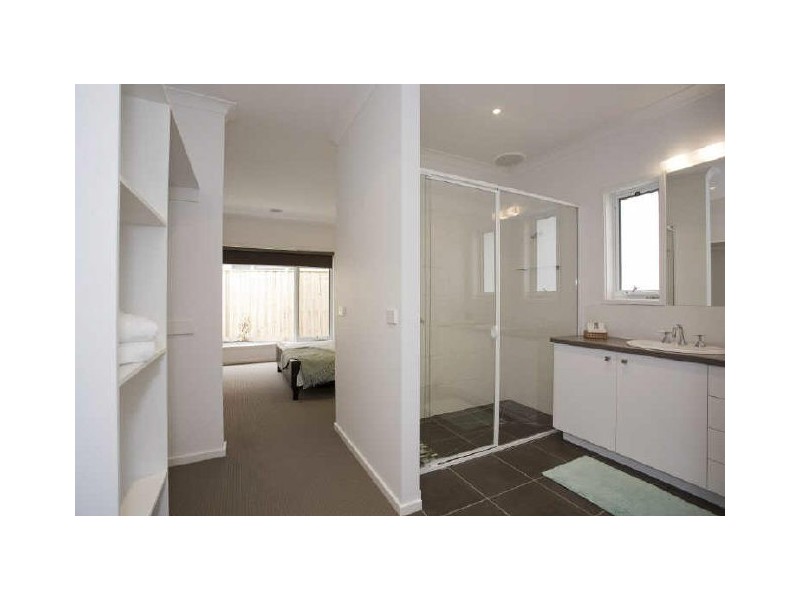 27 Longshore Street, Torquay VIC 3228