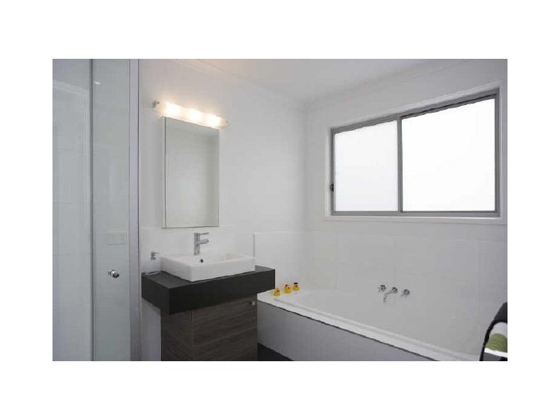 25 Longshore Street, Torquay VIC 3228