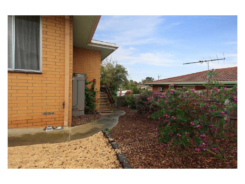 18 & 18A South Valley Road, Highton VIC 3216