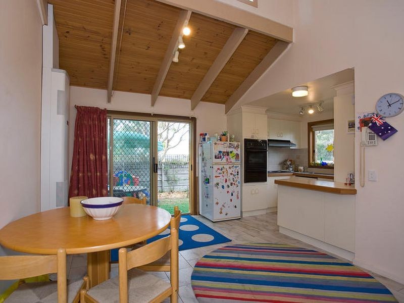 1/7 Charles Lane, Torquay VIC 3228