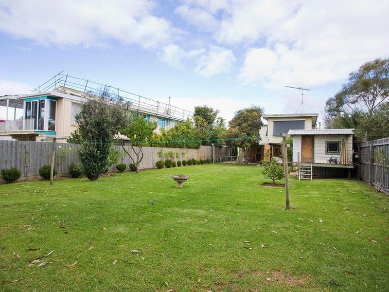 4 Central Avenue, Torquay VIC 3228