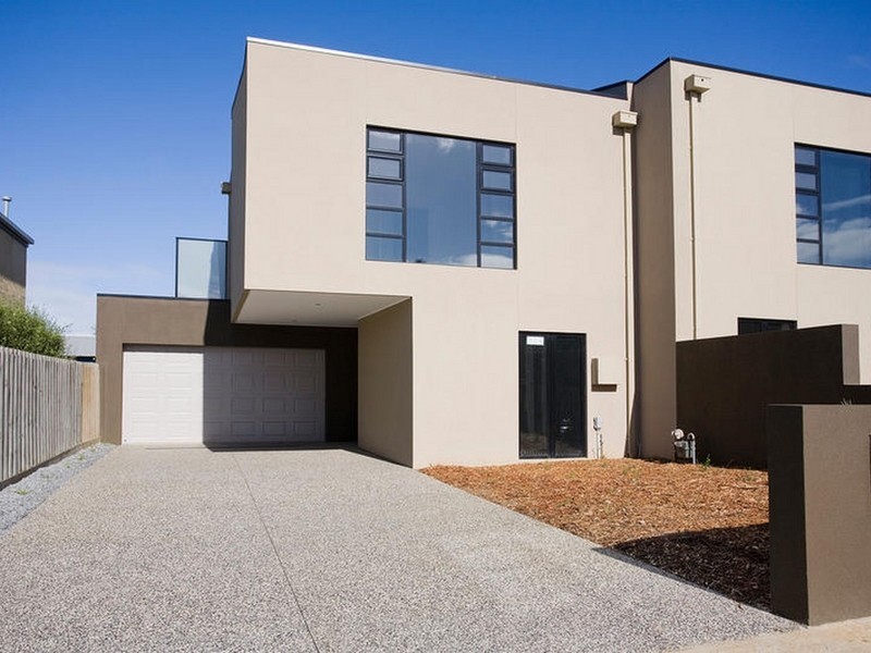 2/22 Pomora Avenue, Torquay VIC 3228