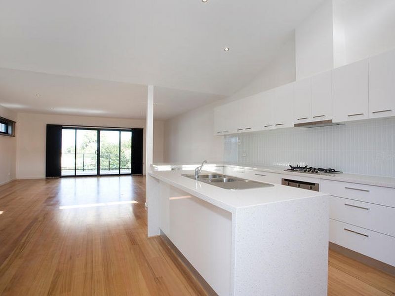 2/22 Pomora Avenue, Torquay VIC 3228