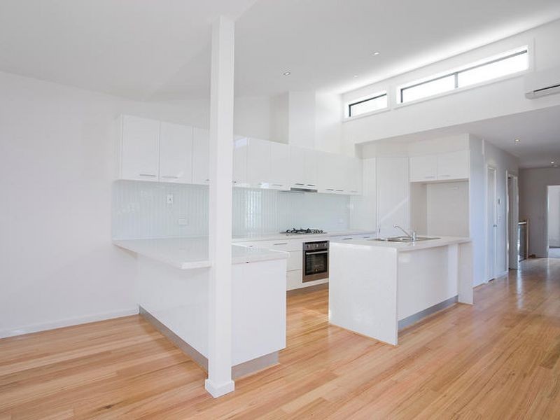 2/22 Pomora Avenue, Torquay VIC 3228