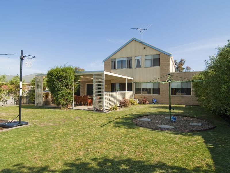 9 Boscarne Avenue, Torquay VIC 3228