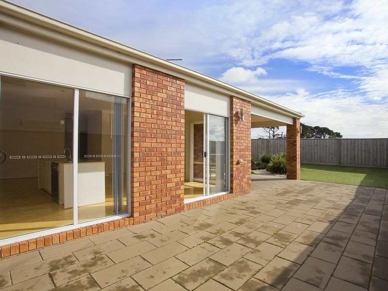 18 Centreside Drive, Torquay VIC 3228
