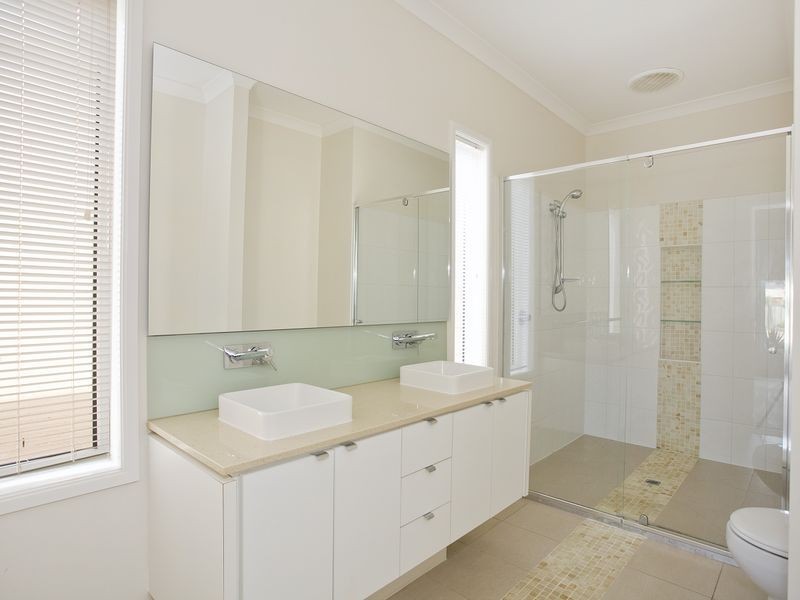 18 Centreside Drive, Torquay VIC 3228