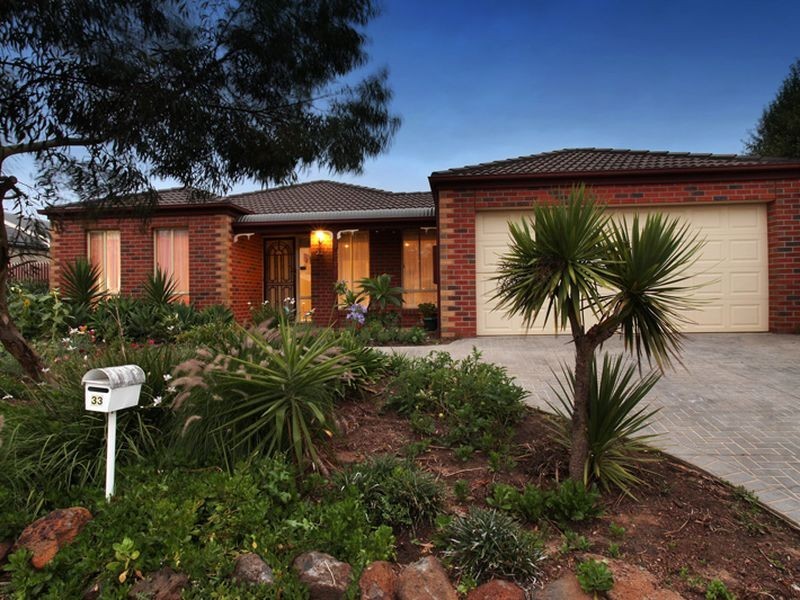 33 Riversdale Drive, Werribee VIC 3030