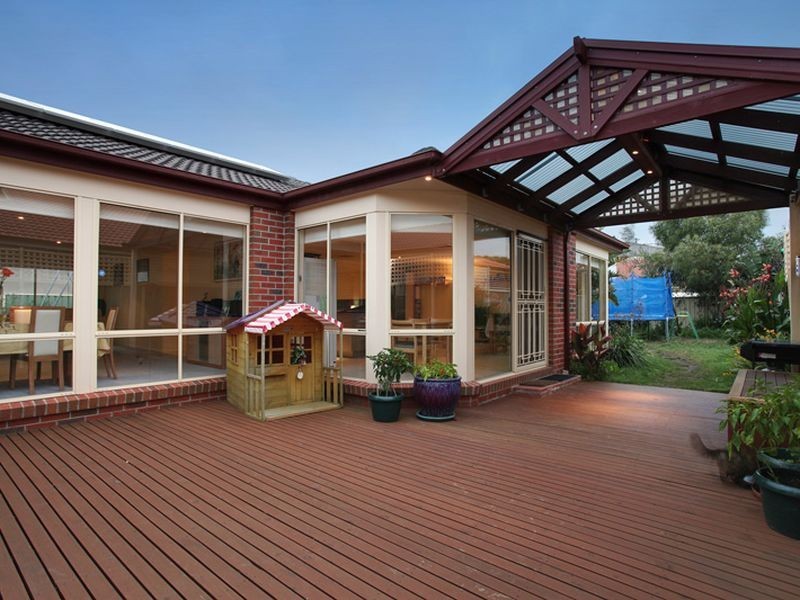 33 Riversdale Drive, Werribee VIC 3030