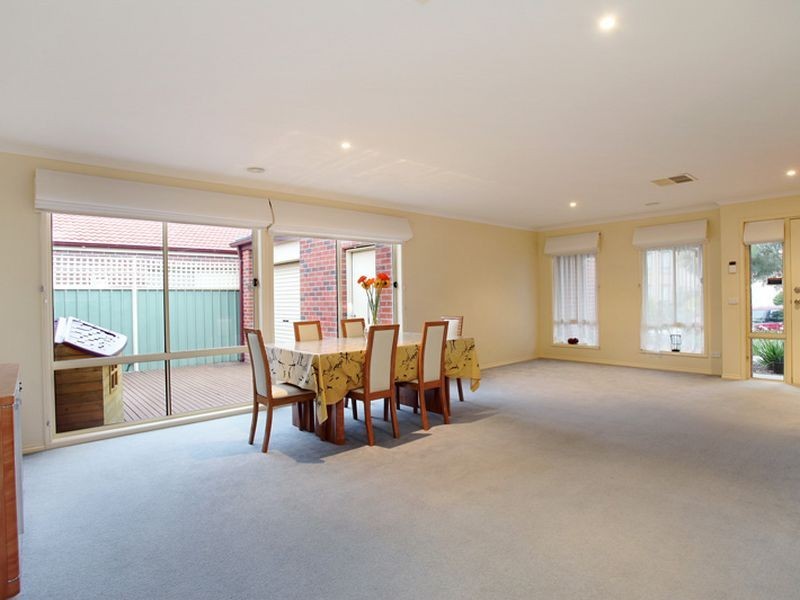 33 Riversdale Drive, Werribee VIC 3030