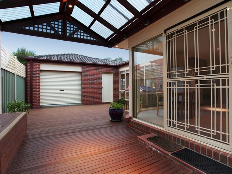 33 Riversdale Drive, Werribee VIC 3030