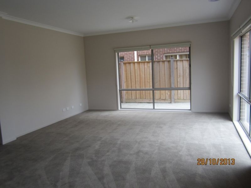 12 Waves Drive, Point Cook VIC 3030