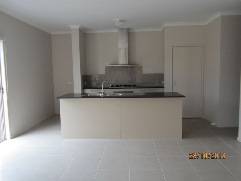 12 Waves Drive, Point Cook VIC 3030