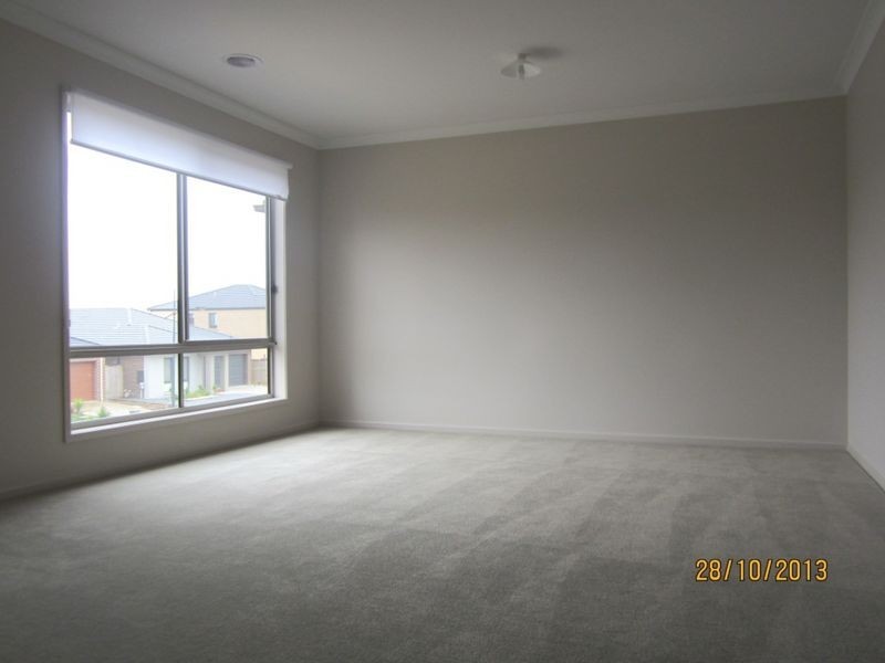 12 Waves Drive, Point Cook VIC 3030