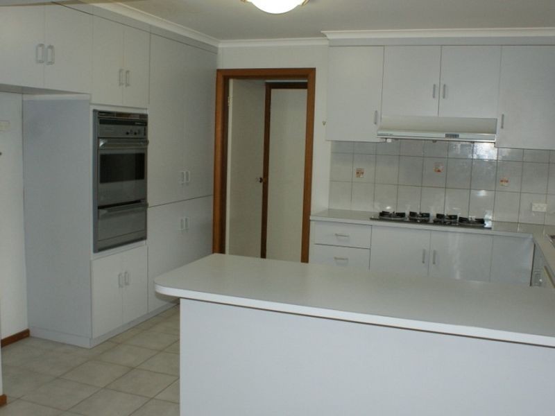 16 Yandina Drive, Hoppers Crossing VIC 3029