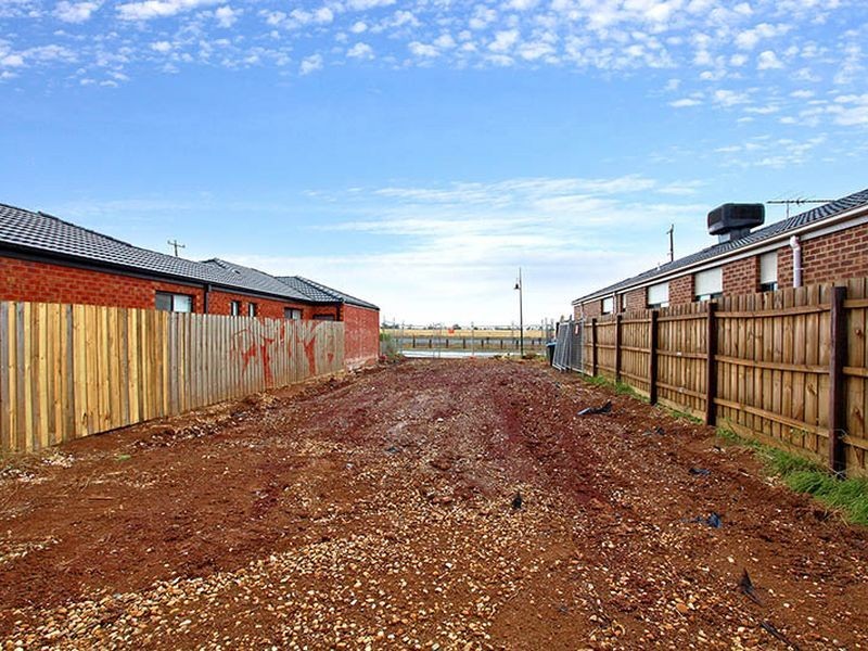 2/8 Harness Court, Truganina VIC 3029