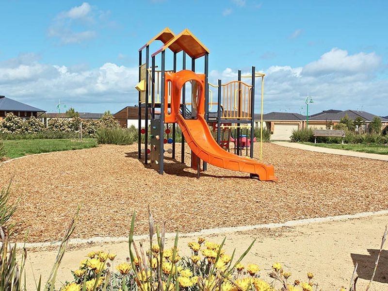 2/8 Harness Court, Truganina VIC 3029