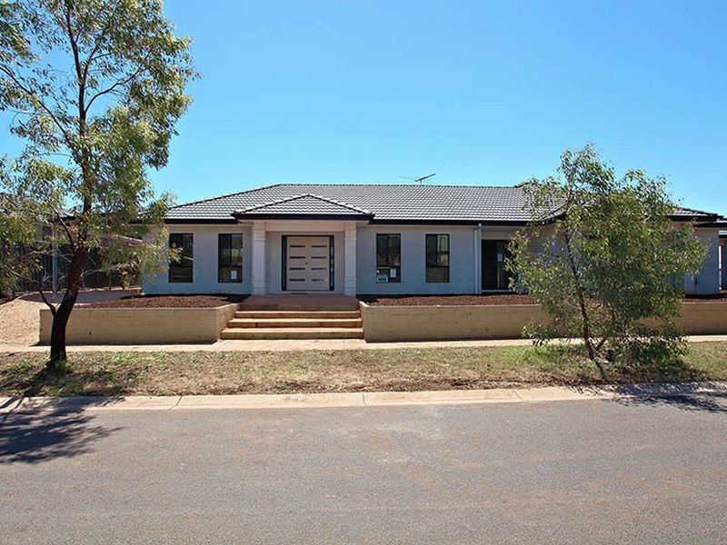 15 Hindmarsh Drive, Wyndham Vale VIC 3024