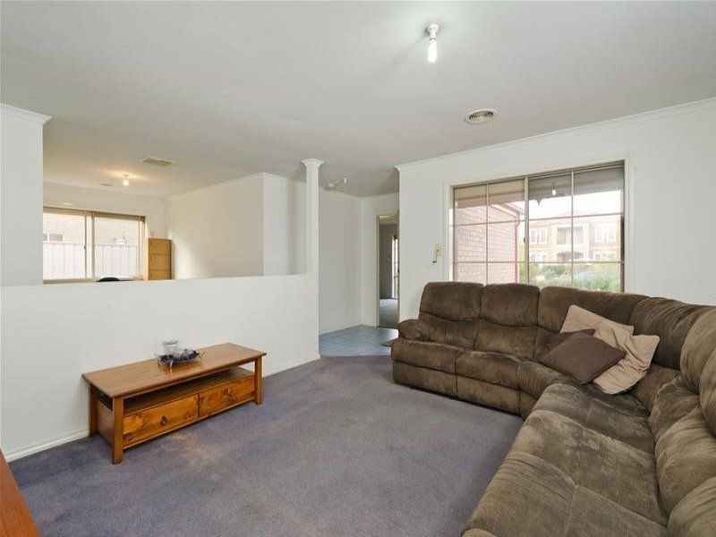 32 Caradon Drive, Truganina VIC 3029