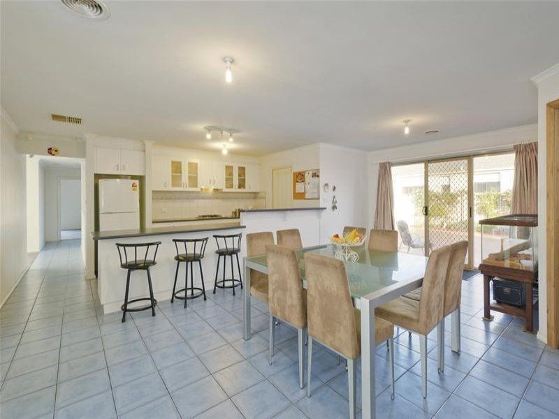 32 Caradon Drive, Truganina VIC 3029