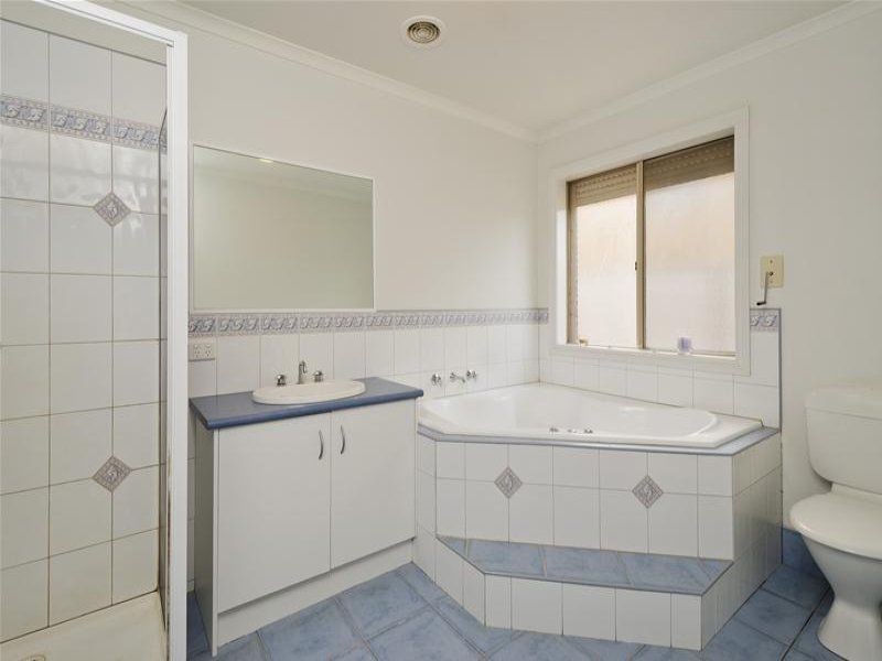 32 Caradon Drive, Truganina VIC 3029