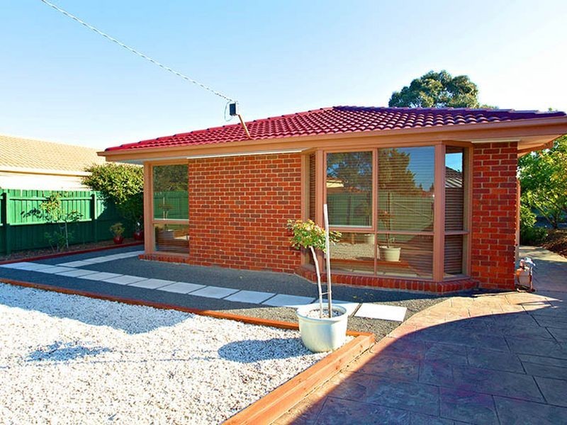 17 Kathleen Crescent, Hoppers Crossing VIC 3029