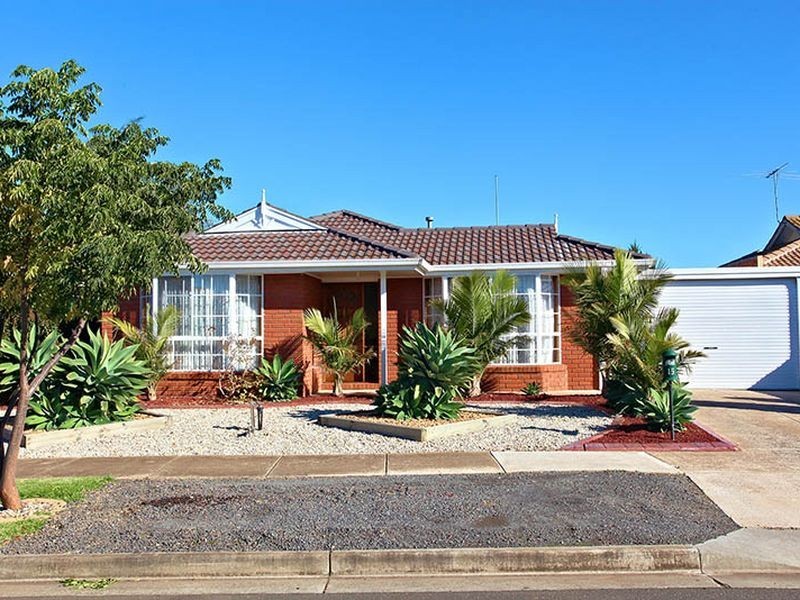 15 Whitsunday Drive, Hoppers Crossing VIC 3029
