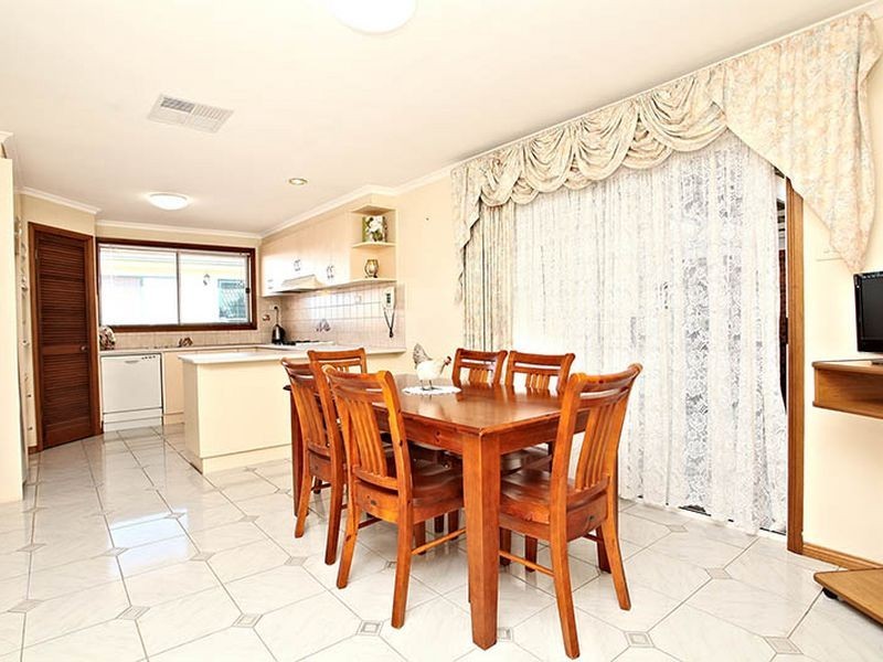 15 Whitsunday Drive, Hoppers Crossing VIC 3029