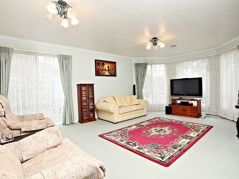 8 Parkside Walk, Hoppers Crossing VIC 3029